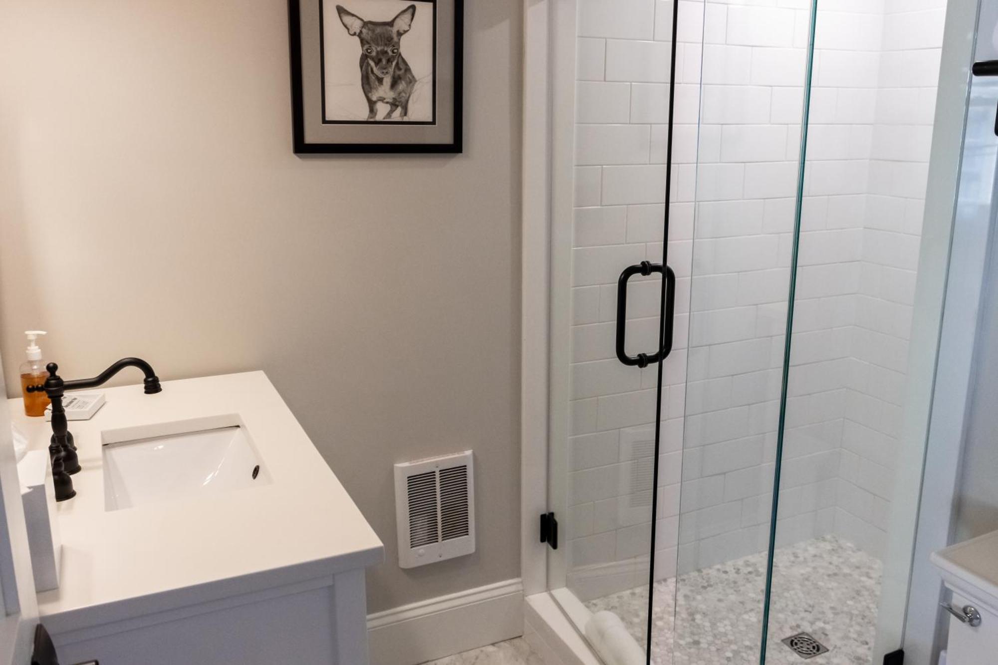 Paws on Pelham Newport Exterior foto