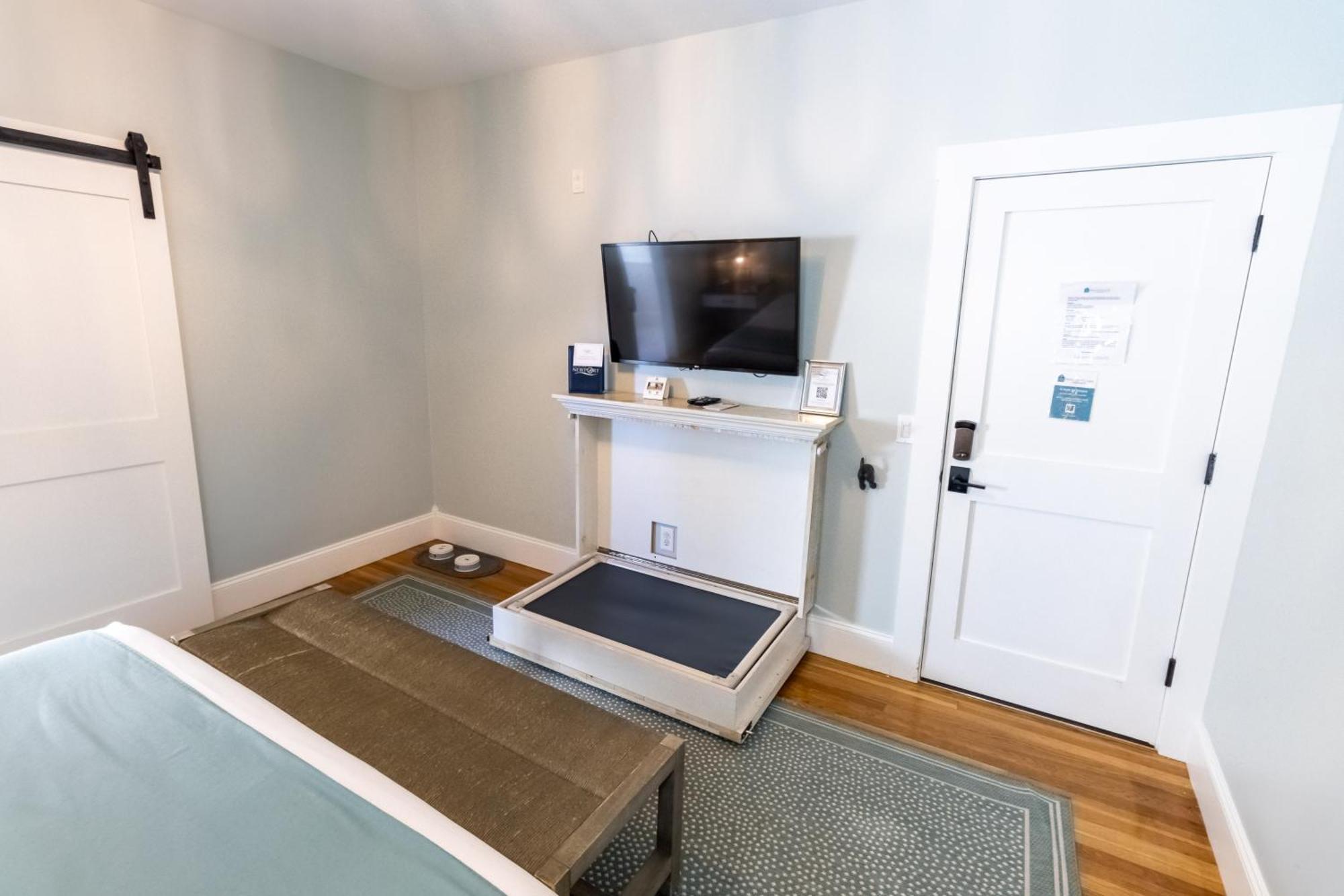 Paws on Pelham Newport Exterior foto