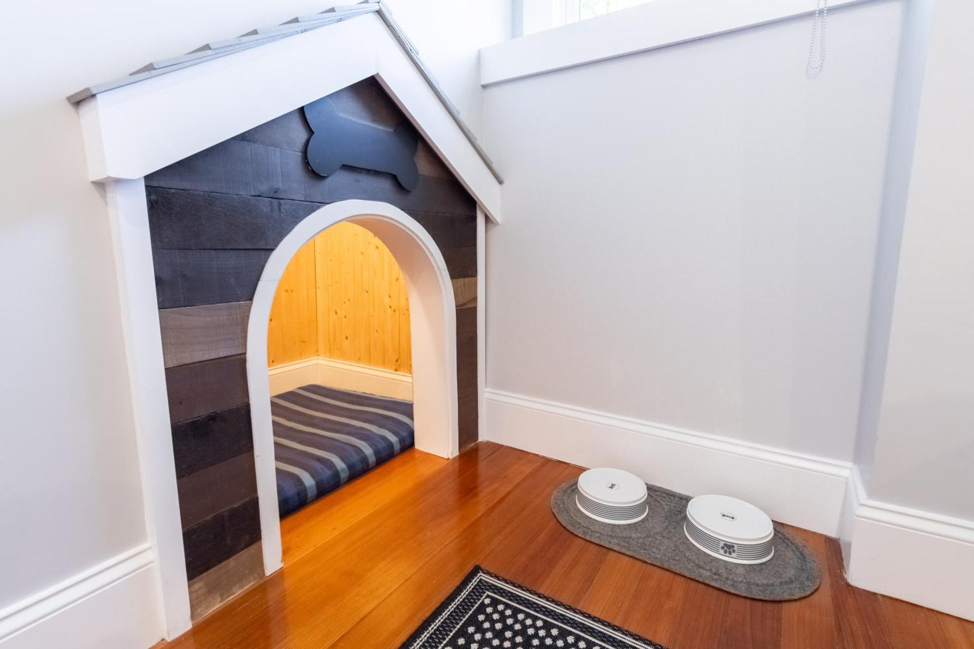 Paws on Pelham Newport Exterior foto