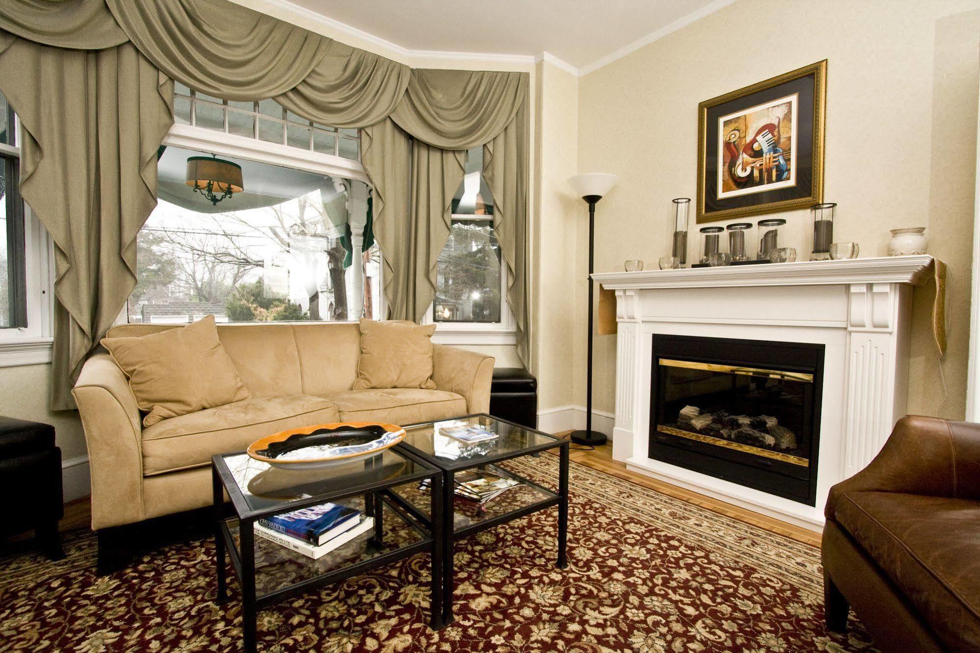 Paws on Pelham Newport Exterior foto