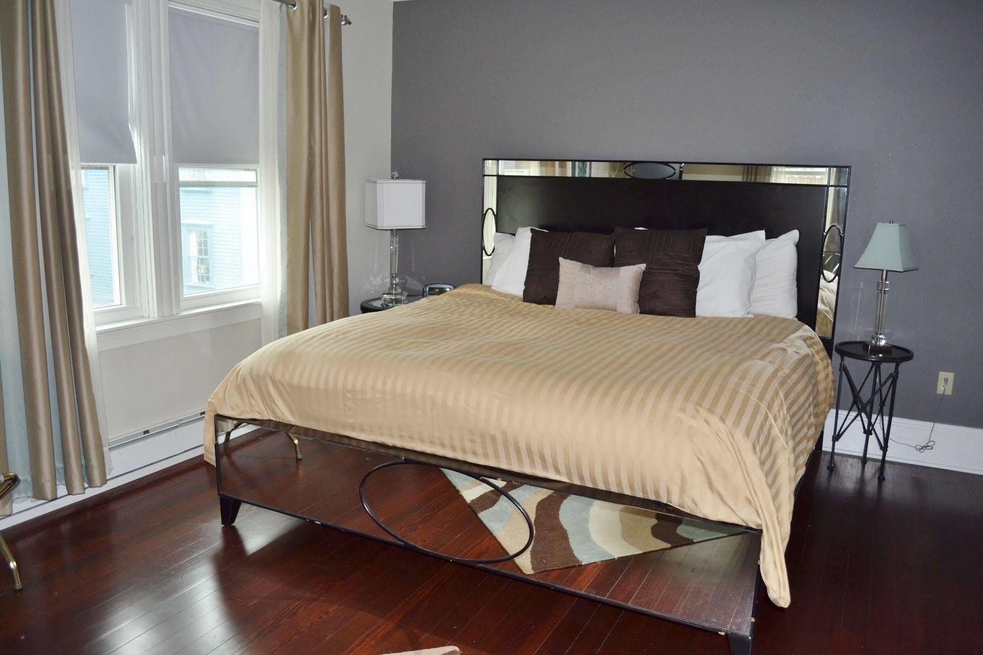 Paws on Pelham Newport Exterior foto