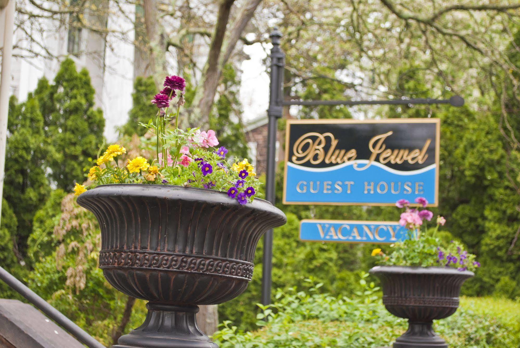 Paws on Pelham Newport Exterior foto